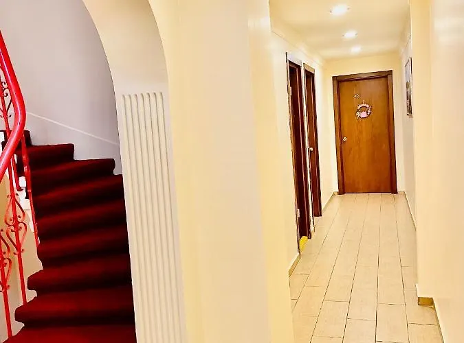 Rueyam Hotell
