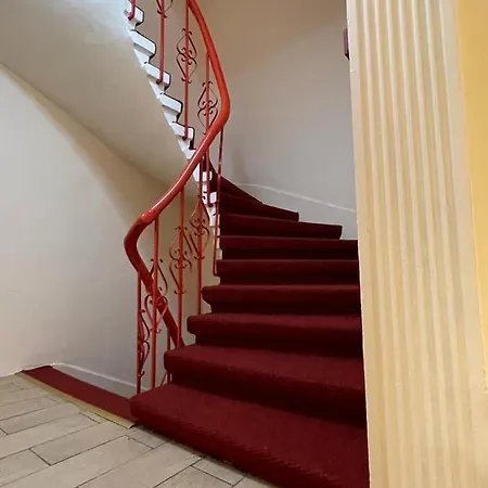 Отель Rueyam 4*
